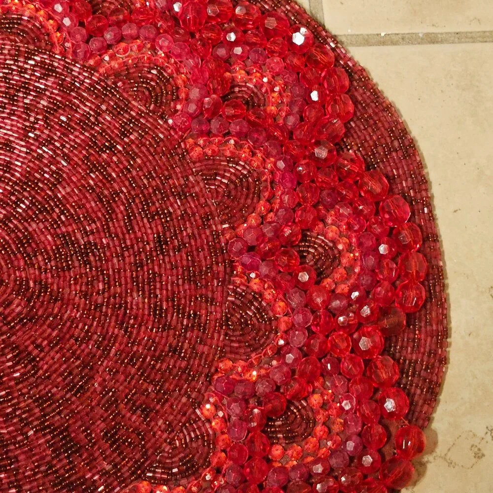KIM SEYBERT RED SCROLL SCALLOP CHRISTMAS CRYSTAL PLACEMAT CHARGER CENTERPIECE